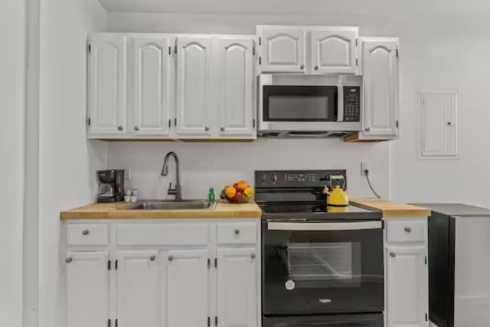 Make mealtime a breeze in this fully equipped kitchen with all the tools and appliances you need
