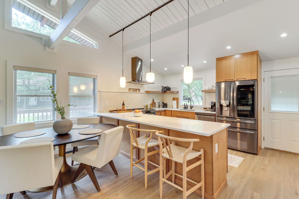 Kitchen | Dining Area