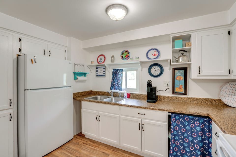 Kitchen | 1st Floor | Keurig Coffee Maker | Cooking Basics