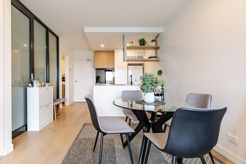 Dining Area & Kitchen Space