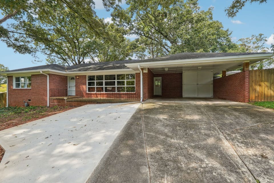 Quiet neighborhood and private entry

