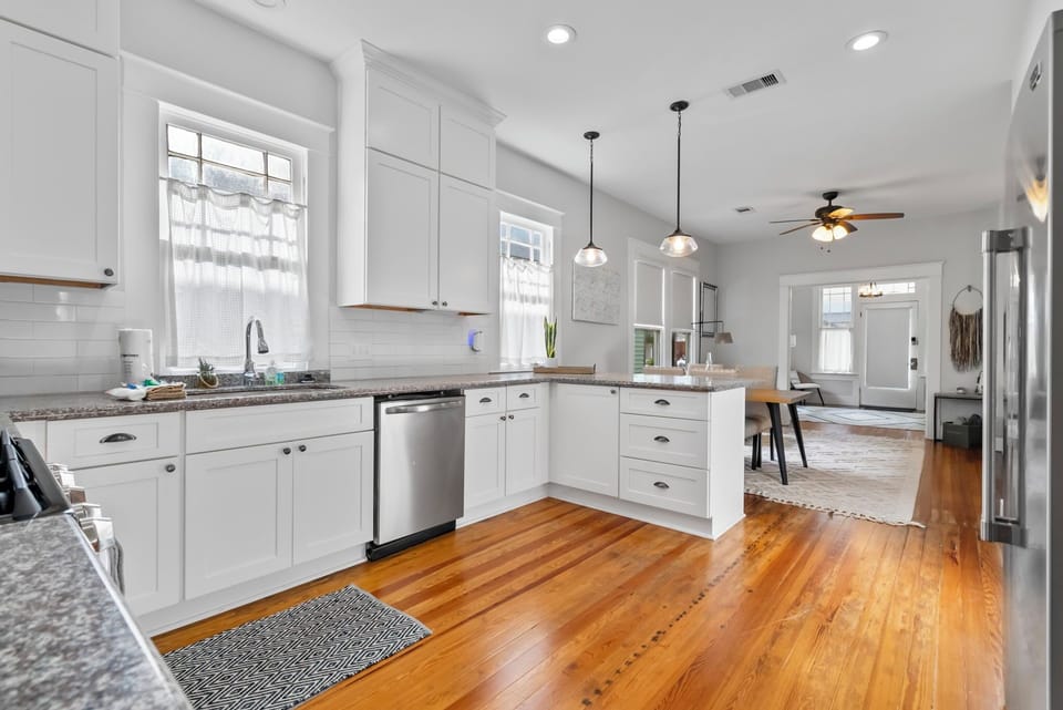 Kitchen with Hardwood floors
