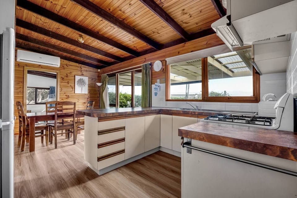 Full kitchen