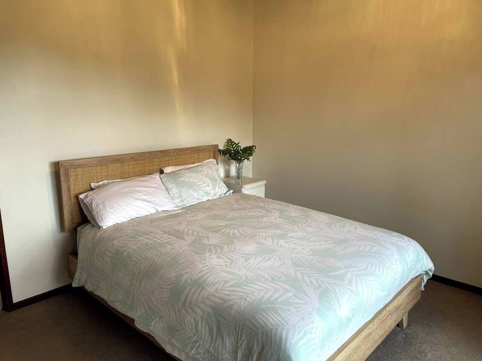 Bedroom 1 (2)