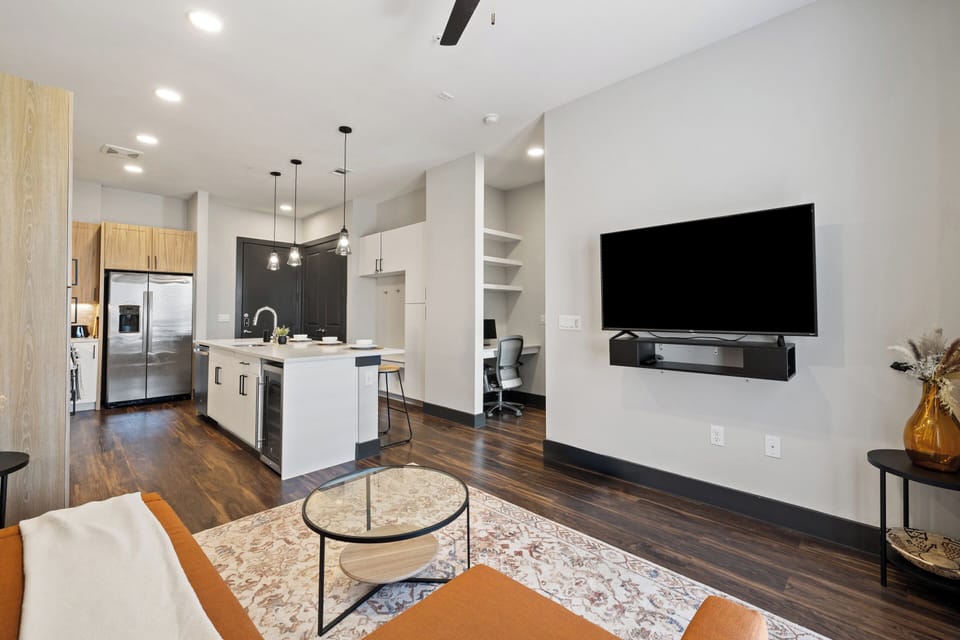 Spacious living room