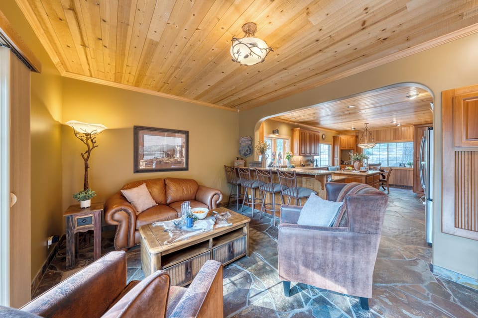 Lounge area next to the kitchen