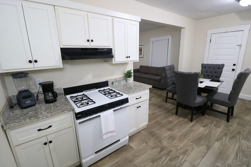 Kitchen with Cabinet/ Stoves/kitchen appliance