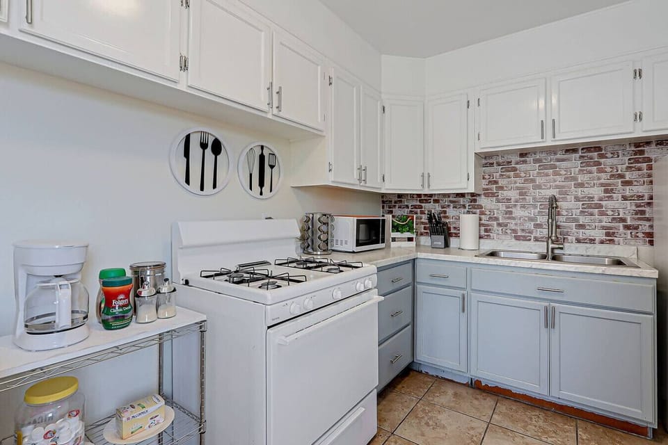 Kitchen/coffee maker/sink/stove