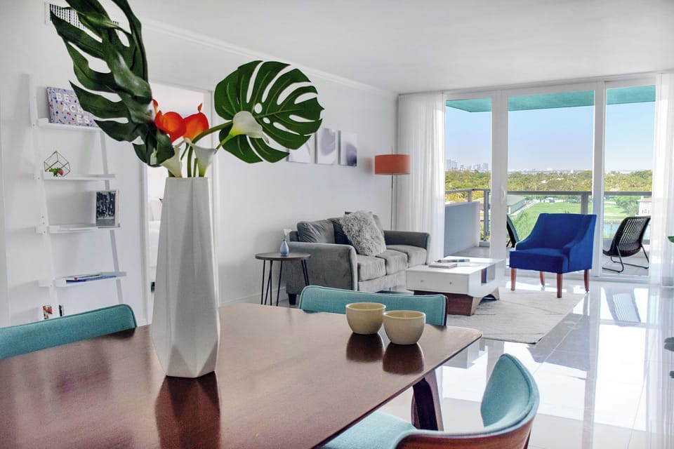 all suites come with a dinning area 