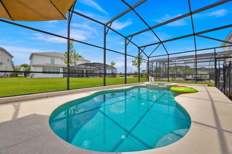 Welcome to our baby friendly 5 bedrooms villa with Private Pool and Game Room. This fabulous villa is at Sonoma Resort next to The Loop, a shopping and entertainment hub. It’s only minutes away from Disney World, Universal Orlando and more!