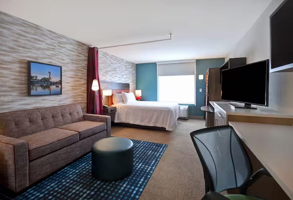 One Queen Bed Studio Living Room