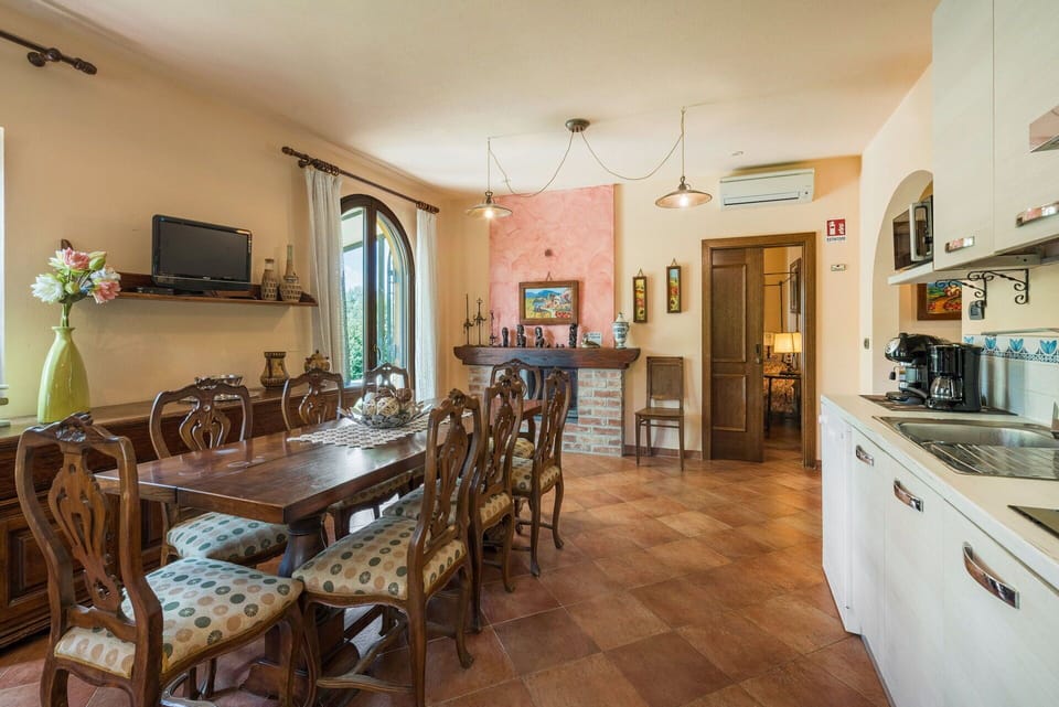 Autumn, Dining Room, Kitchen, Spring, Summer