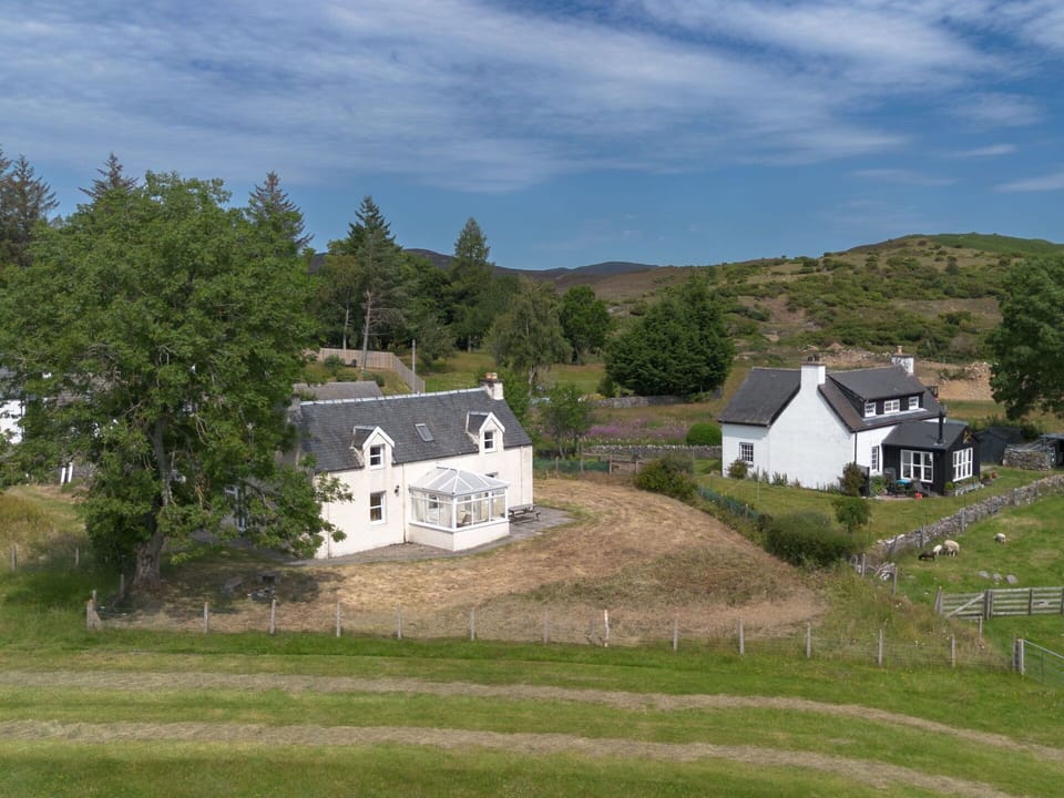 Grass, House, Grassland, Cottage, Rural Area, Landscape, Highland, Home, Hill, Shrub