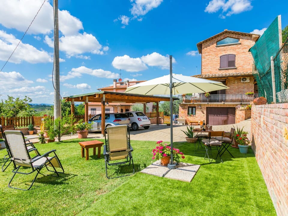Estate, Chair, Balcony, Yard, Backyard, Landscaping, Flowerpot, Houseplant, Villa, Hacienda