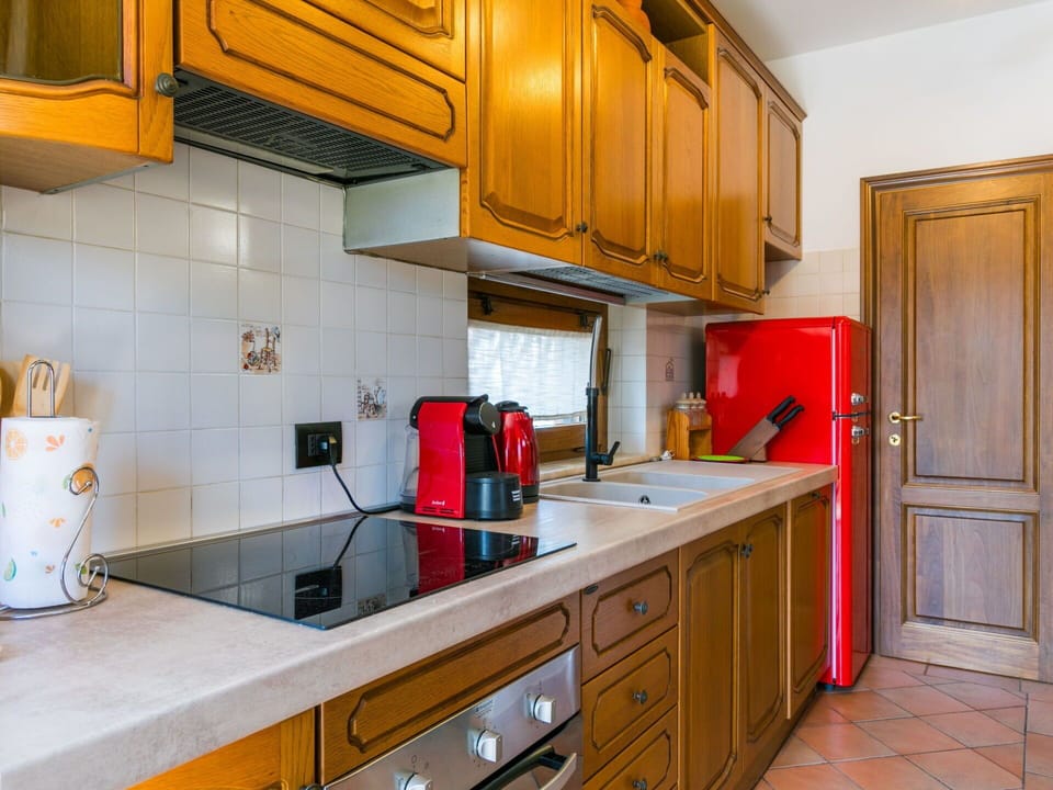 Kitchen, Kitchen Appliance, Countertop, Cabinetry, Major Appliance, Interior Design, Wood, Flooring, Furniture, Kitchen Sink