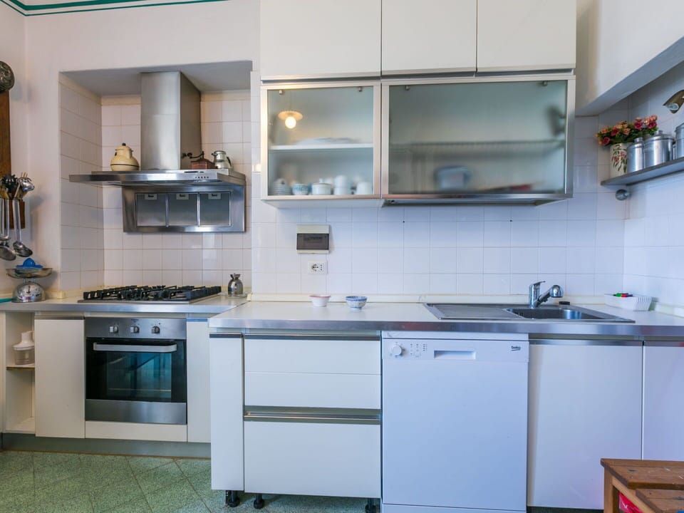 Kitchen Appliance, Kitchen, Countertop, Major Appliance, Cabinetry, Home Appliance, Kitchen Sink, Kitchen Stove, Stove, Gas Stove
