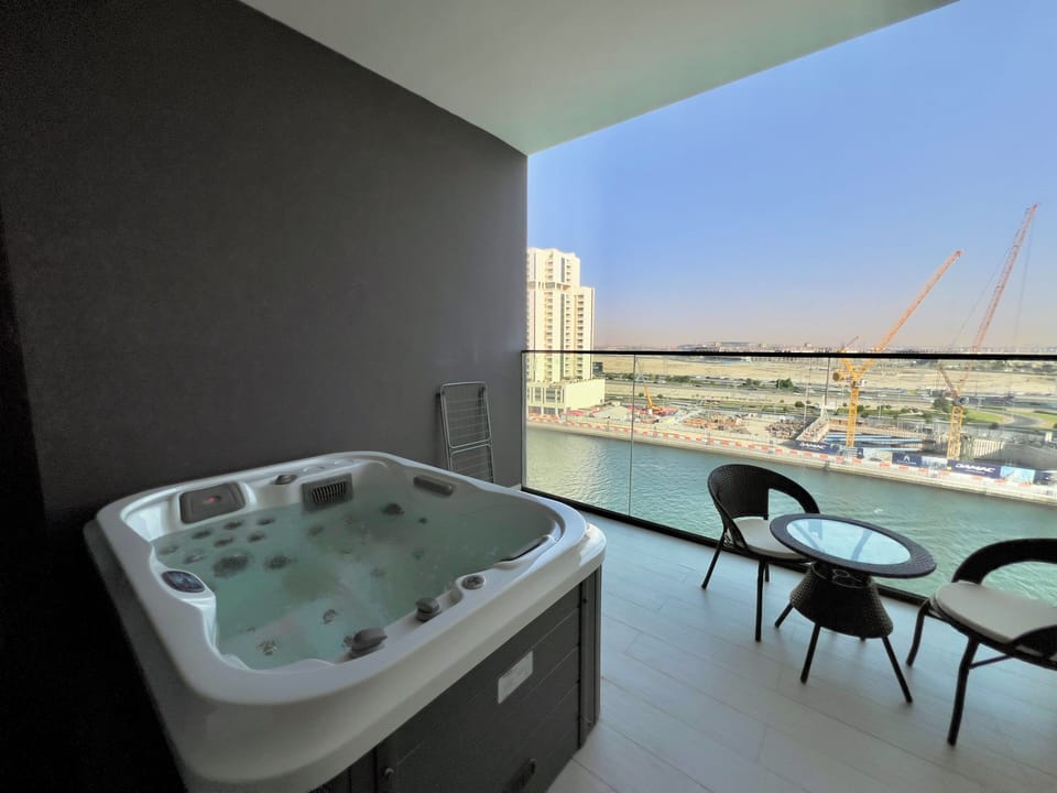 Indoor spa tub