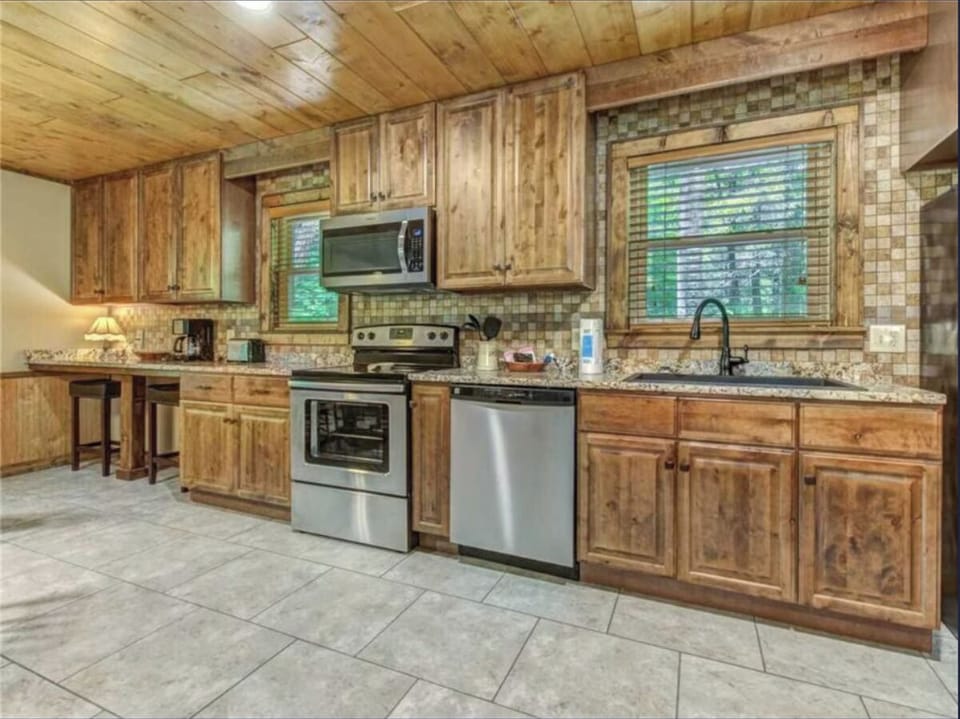 Lil Bear's Den's fully-equipped kitchen