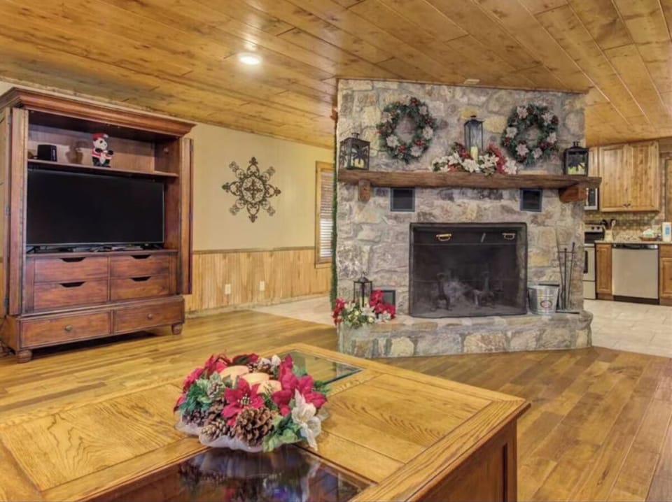 Lil Bear's Den's cozy living area
