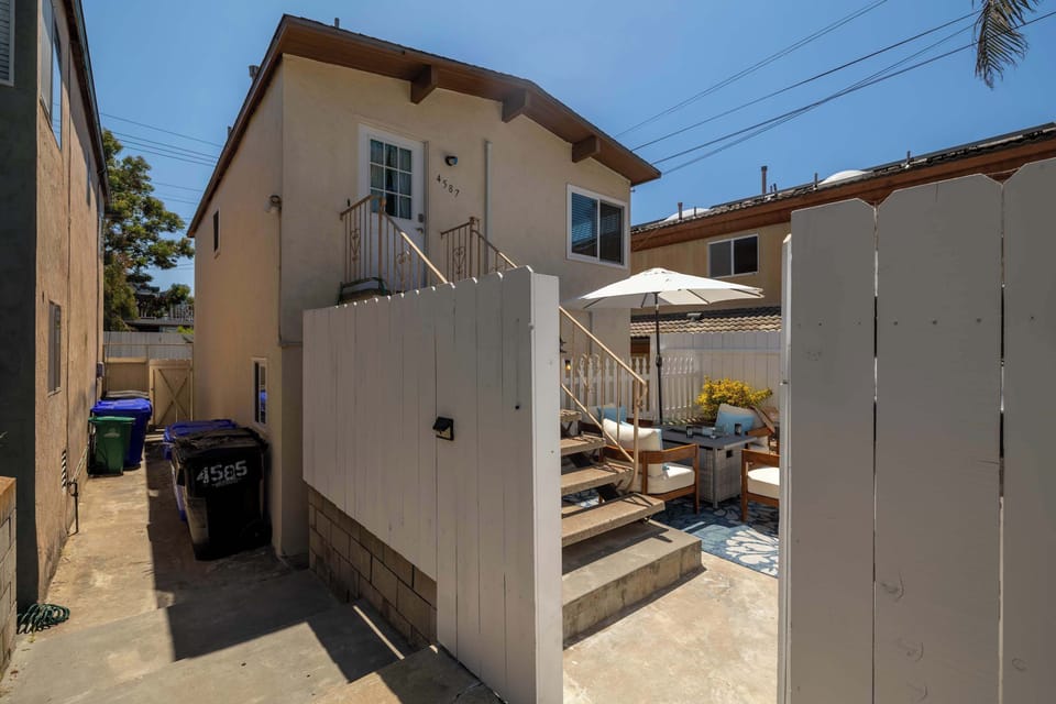 Side alley to patio
