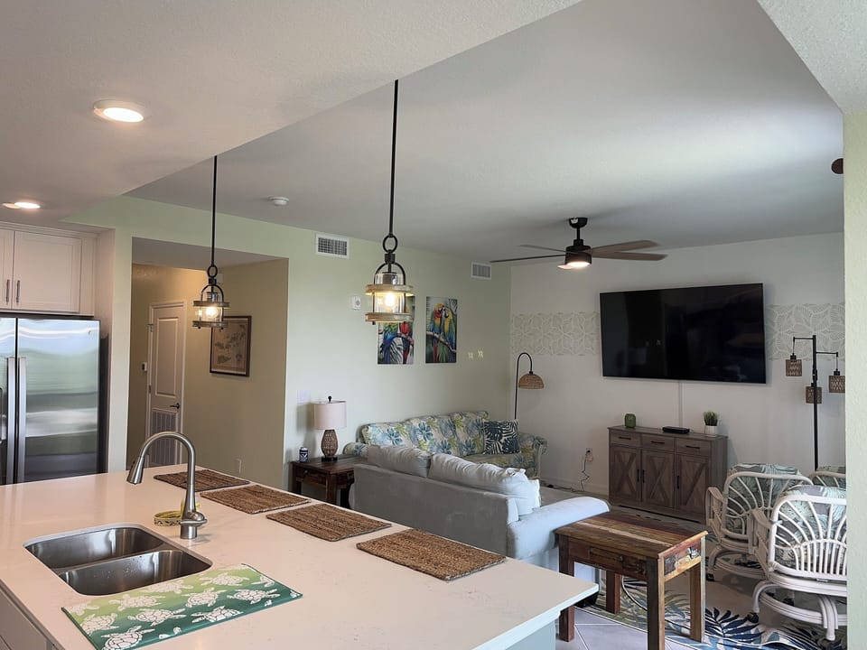 Large kitchen island overlooking the livingroom