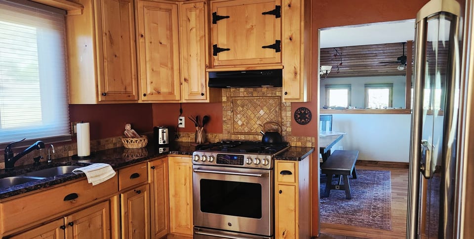 Fully equipped kitchen with gas stove