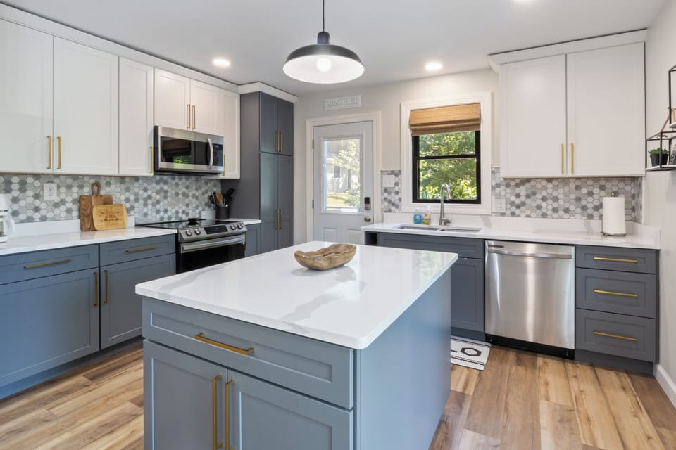 Updated kitchen w/all the essentials you'll need!