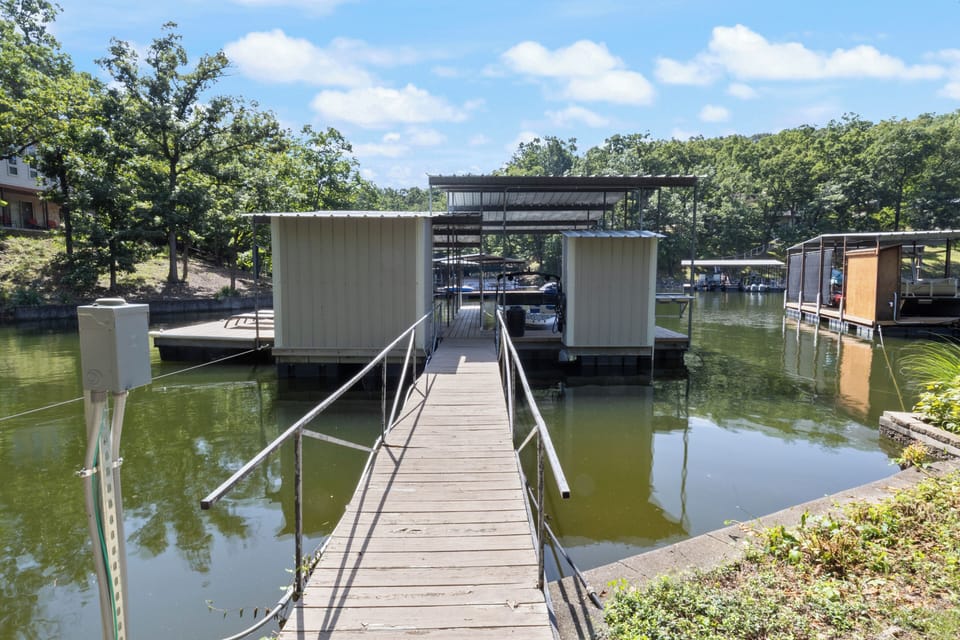 Easy walk to dock. 