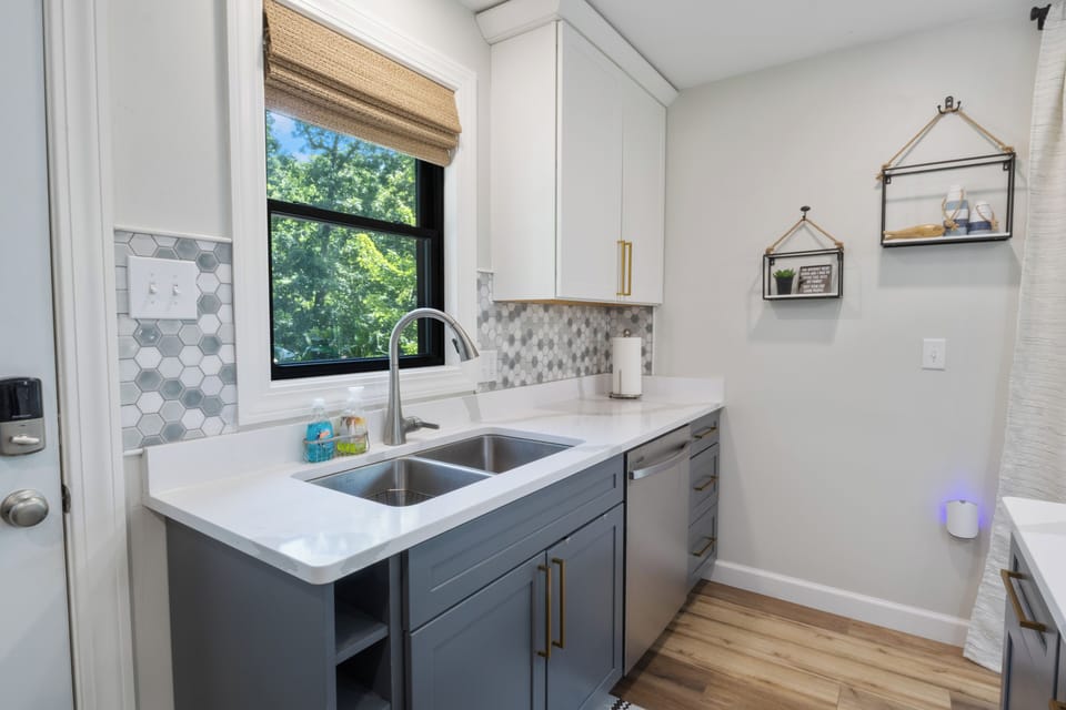 Updated kitchen w/all the essentials you'll need!
