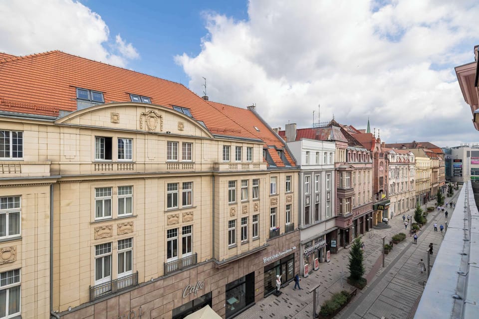 Stay in a well-connected area with excellent public transport links.