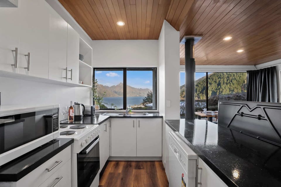 Cook with a view – full kitchen and modern appliances