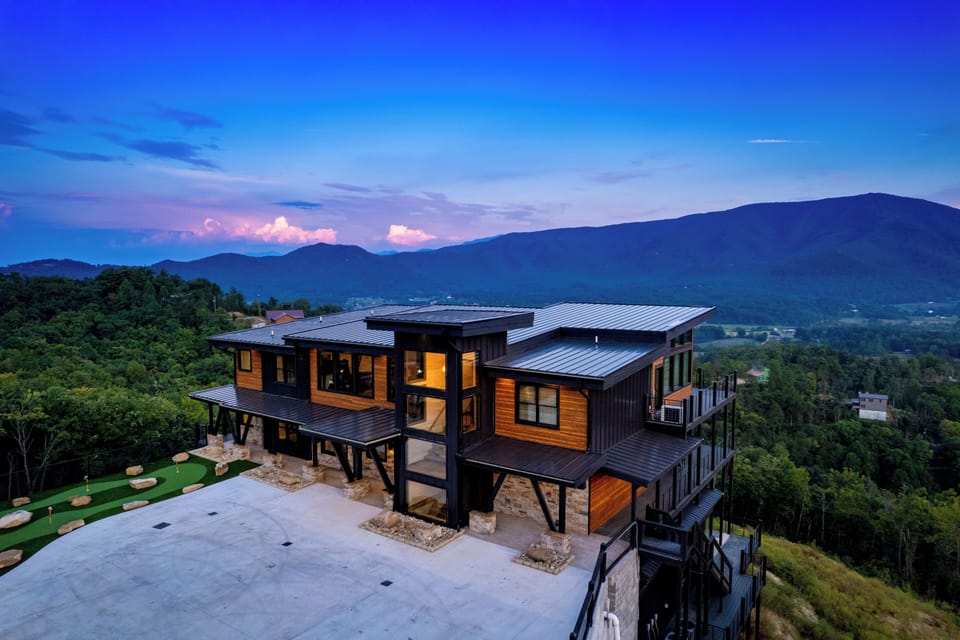 Quiet mountaintop location with unobstructed views