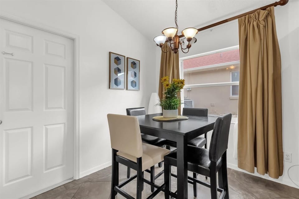 additional breakfast table