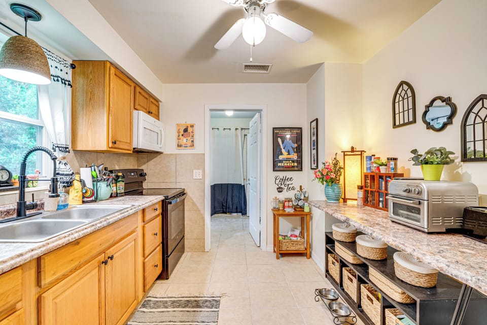 Kitchen | Coffee Bar | Cooking & Baking Basics | Blender | Air Fryer | Spices