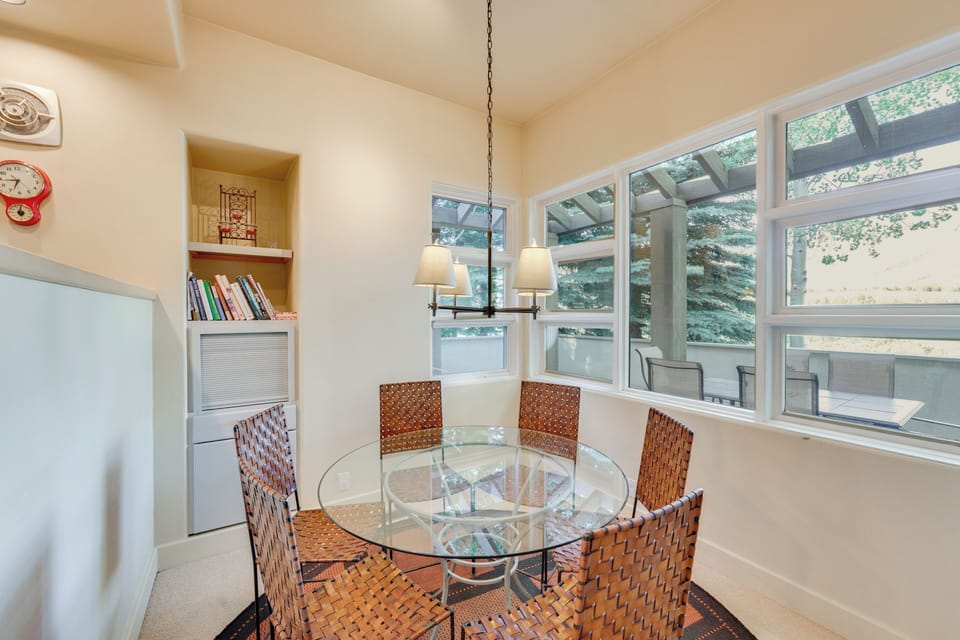 Additional Seating Area | 1st Floor