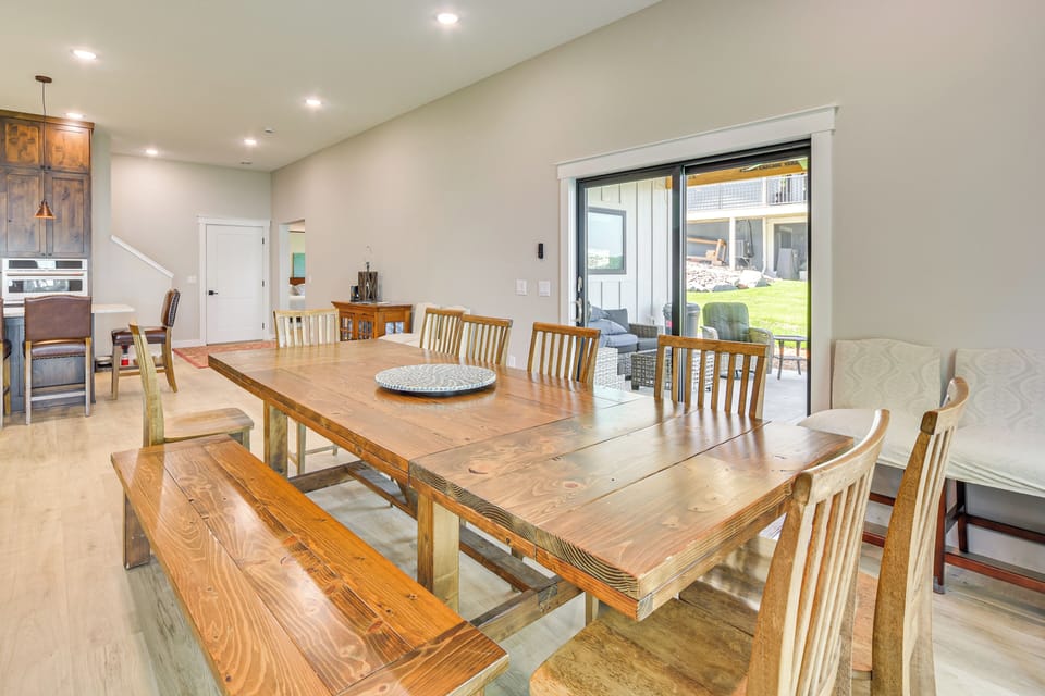 Group-Friendly Dining Area | Dishware/Flatware Provided
