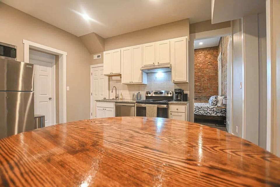 Kitchen with dining table 
