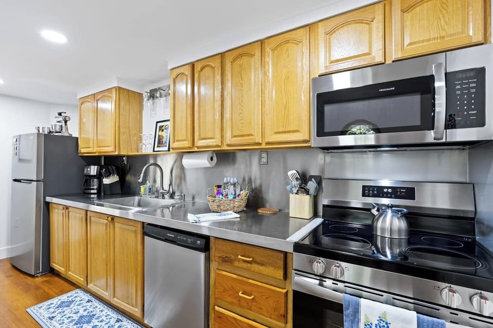 Fully Equipped Kitchen – Cook Romantic Meals or Enjoy Coffee by the Woods