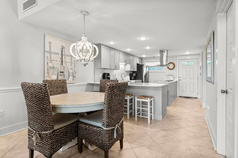 6-web-or-mls-22400FrontBeachRd33-11