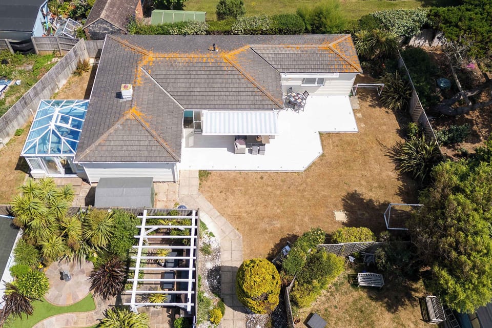 Spacious bungalow with deck and large garden near the beach