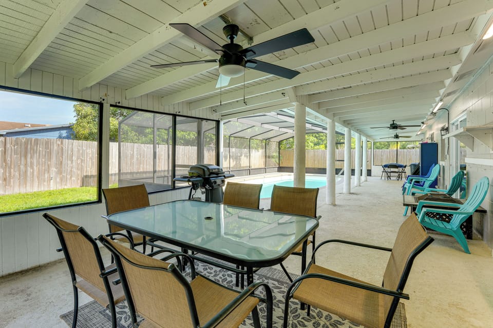Lanai | Gas Fire Pit | Dominoes Table