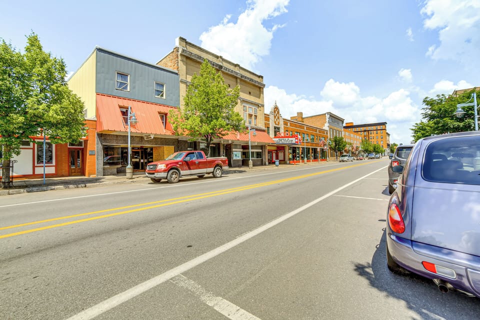 Studio Exterior | Walk to Downtown