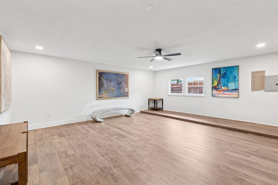 Spacious and flexible — perfect for yoga, meditation, or a kids’ play area with clean lines and natural light.

