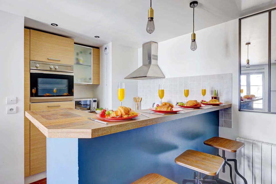 The kitchen is fully equipped to prepare a simple meal 