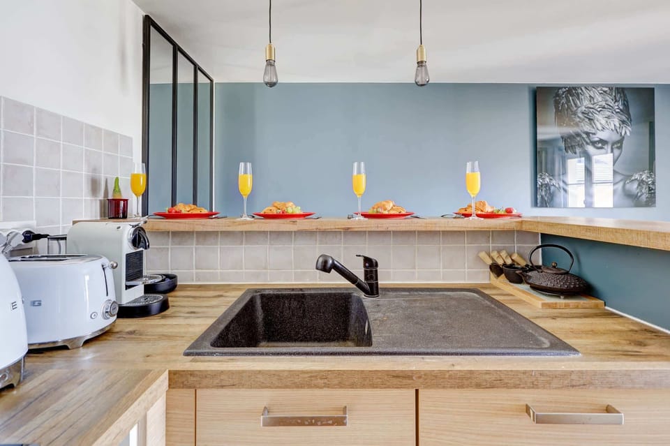 The kitchen is fully equipped to prepare a simple meal 
