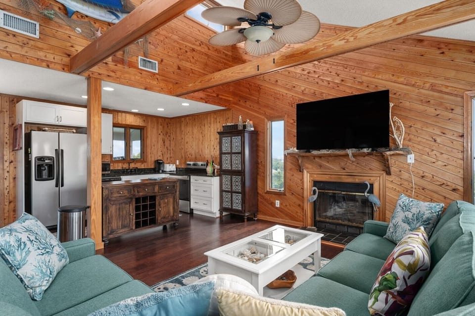 11-web-or-mls-105-Wood-Duck-Rd-TL-Living-V5