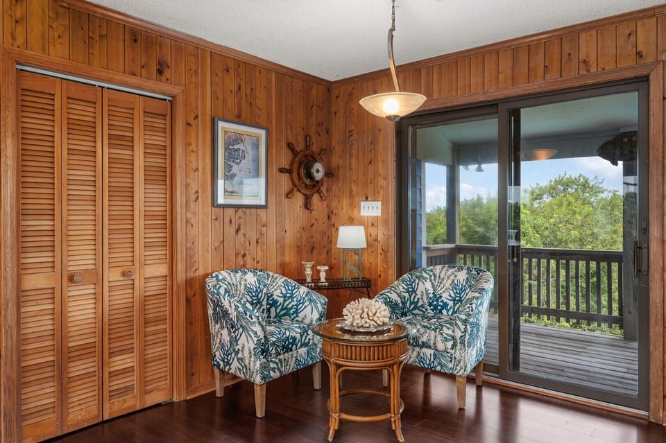 13-web-or-mls-105-Wood-Duck-Rd-TL-Sitting-Area
