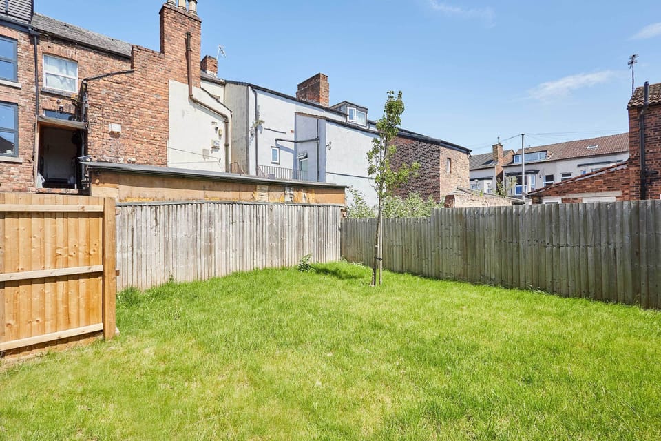 Holland Street Townhouse II, Fairfield - Host & Stay