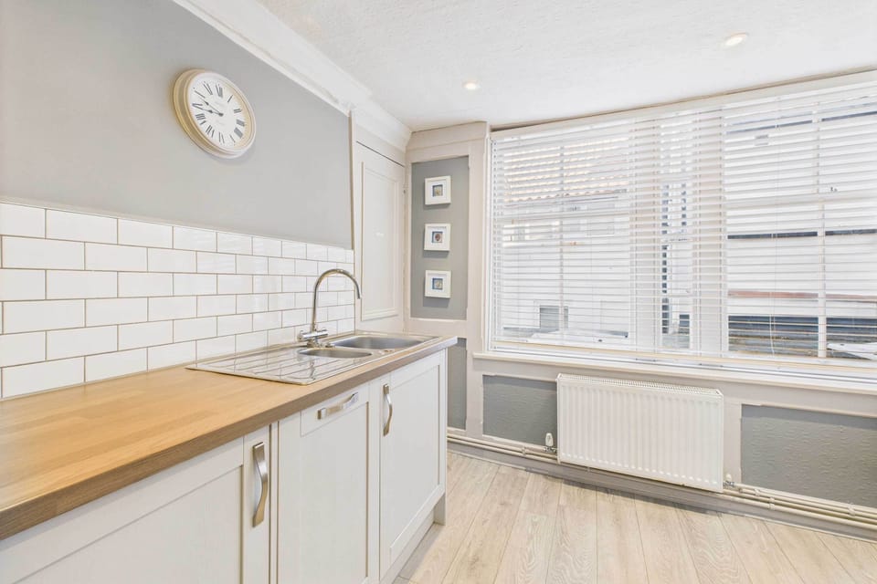 Leading Lights, Whitby - Host & Stay