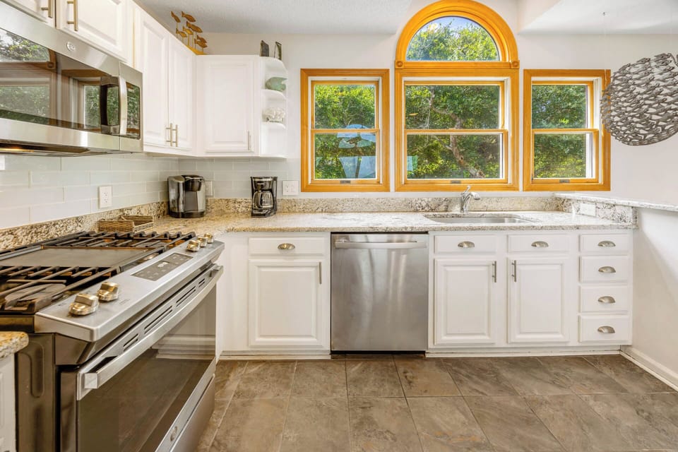 Surf or Sound Realty - 1227 - The Treehouse - Kitchen -3